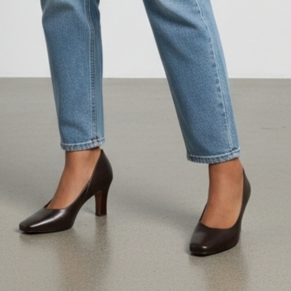 Vintage Cole Haan Leather Dark Brown Walking Heels Pristine Designer Luxury